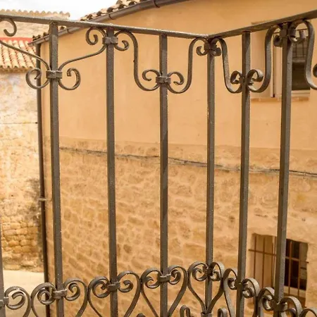 Patio Con Barbacoa Disfruta Del Matarrana