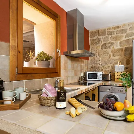 Patio Con Barbacoa Disfruta Del Matarrana